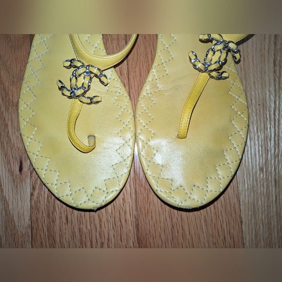 CHANEL CHAIN CC THONG SANDALS SIZE 7 - Picture 3 of 8